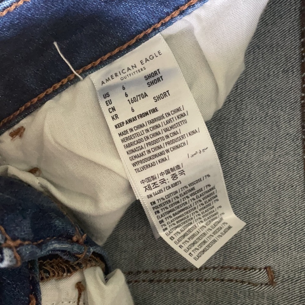 Hi-Rise Short Ripped Jeggings - Picture 4 of 6